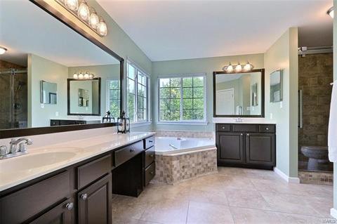821 Castle Ridge Ct, Ballwin, MO 63021 photo 16