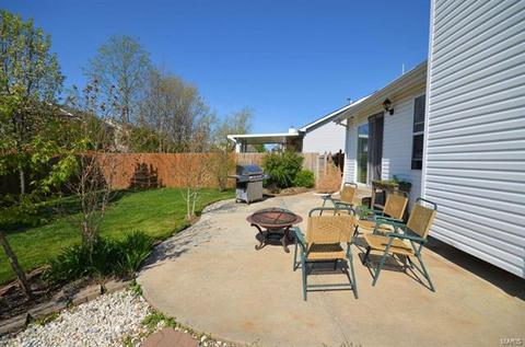 8 Cochise Ct, O'fallon, MO 63366 photo 2