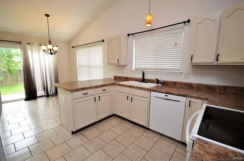 8 Cochise Ct, O'fallon, MO 63366 photo 5