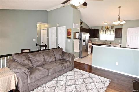517 Sunward Dr, O'fallon, MO 63368 photo 3