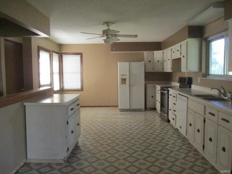 305 Surf Ct, Ballwin, MO 63021 photo 8
