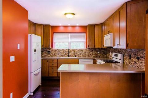 809 Ginger Wood, Ballwin, MO 63021 photo 3