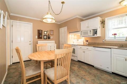 402 Iron Warrior Ln, Manchester, MO 63011 photo 11