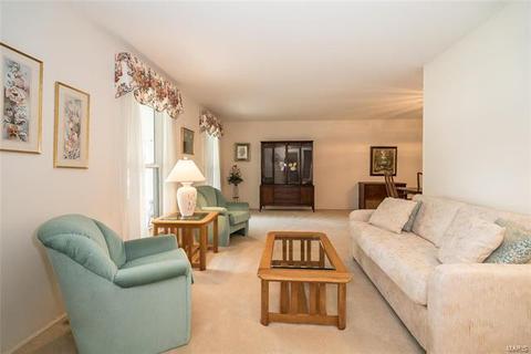 402 Iron Warrior Ln, Manchester, MO 63011 photo 7