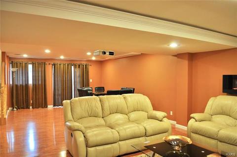 1221 Arbor Bluff Cir, Ballwin, MO 63021 photo 9