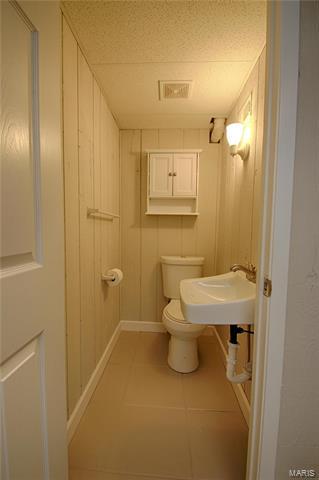 3623 Dixie Dr, Saint Ann, MO 63074 photo 9