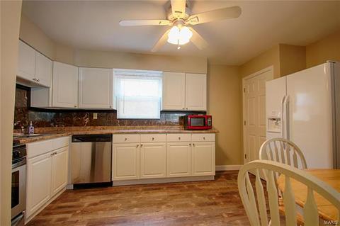 3623 Dixie Dr, Saint Ann, MO 63074 photo 3