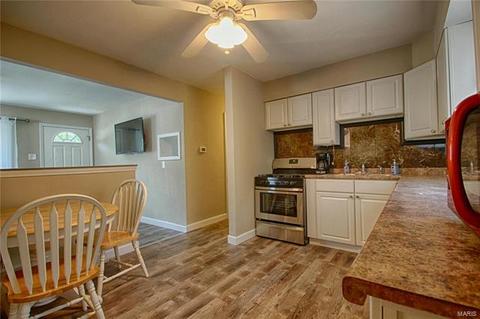 3623 Dixie Dr, Saint Ann, MO 63074 photo 2