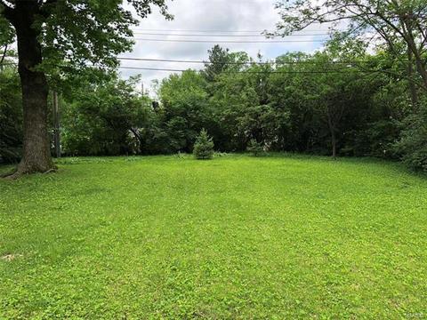747 Burwick, Manchester, MO 63021 photo 3