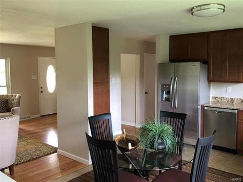 747 Burwick, Manchester, MO 63021 photo 7