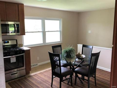 747 Burwick, Manchester, MO 63021 photo 9