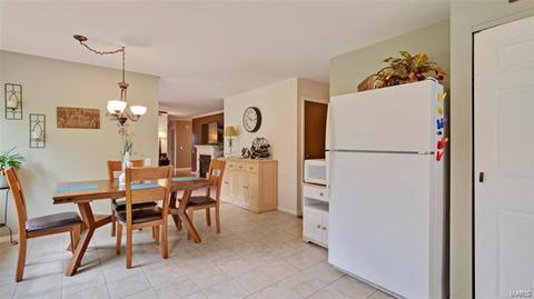 560 Princeway Ct, Manchester, MO 63011 photo 9