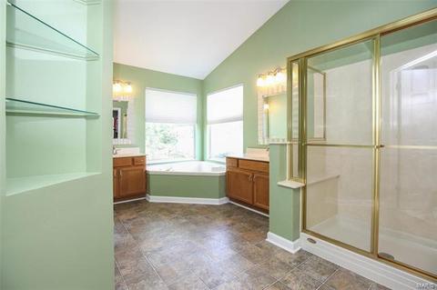 876 Kiefer Trails Dr, Ballwin, MO 63021 photo 17