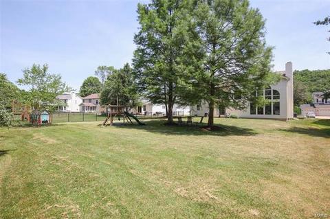 876 Kiefer Trails Dr, Ballwin, MO 63021 photo 3