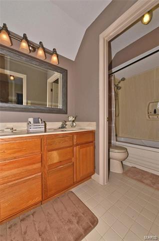 805 Clayworth, Ballwin, MO 63011 photo 30