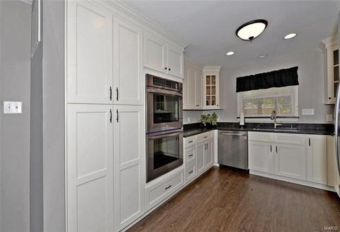 805 Clayworth, Ballwin, MO 63011 photo 2
