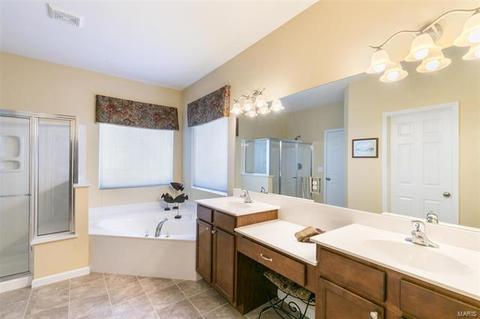 6560 Devonhurst Dr, Saint Louis, MO 63129 photo 10