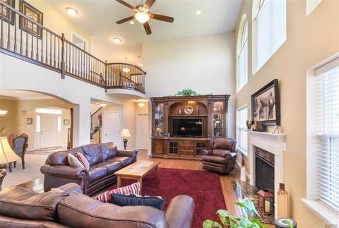 6560 Devonhurst Dr, Saint Louis, MO 63129 photo 5