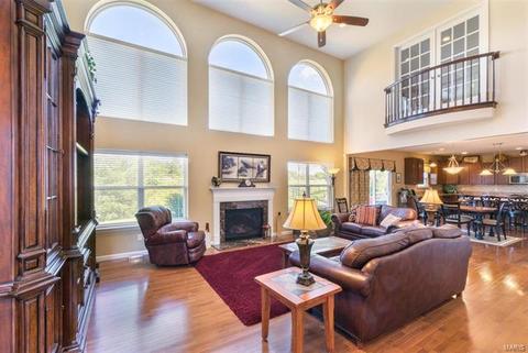 6560 Devonhurst Dr, Saint Louis, MO 63129 photo 4