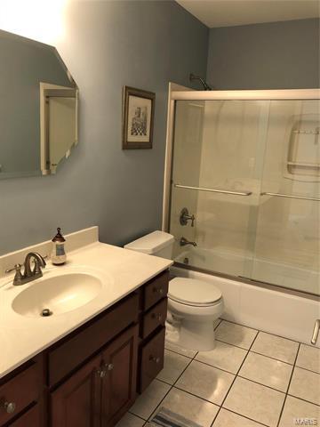 2 Springlake Ct, Ballwin, MO 63011 photo 25