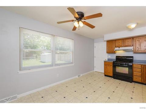 406 Dardenne Dr, O'fallon, MO 63366 photo 9