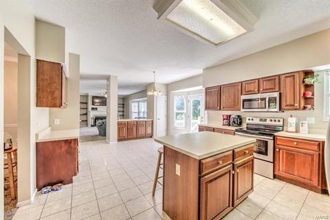 2807 Bromley Dr, O'fallon, MO 63368 photo 5