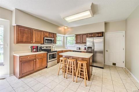 2807 Bromley Dr, O'fallon, MO 63368 photo 4