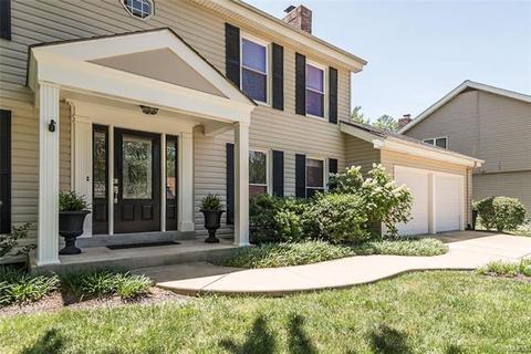 1724 Carman Valley Dr, Ballwin, MO 63021 photo 2