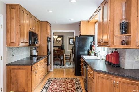1724 Carman Valley Dr, Ballwin, MO 63021 photo 14