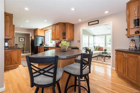 1724 Carman Valley Dr, Ballwin, MO 63021 photo 16