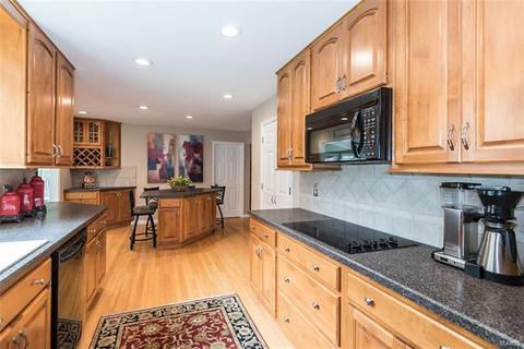 1724 Carman Valley Dr, Ballwin, MO 63021 photo 11