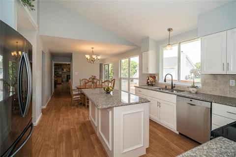 414 Alverston Ct, Ballwin, MO 63021 photo 13