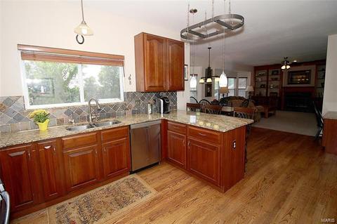 638 Top Notch Ln, Eureka, MO 63025 photo 8