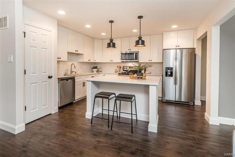 380 Woodrun Dr, Ballwin, MO 63021 photo 7