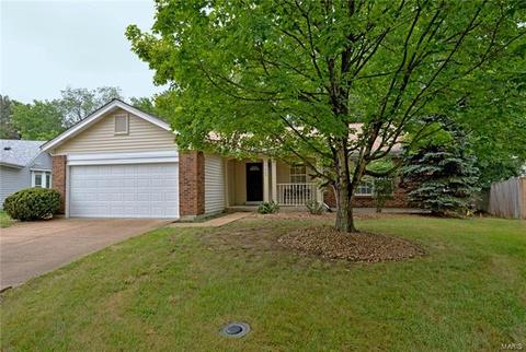 369 Woodrun Dr, Ballwin, MO 63021 photo 1