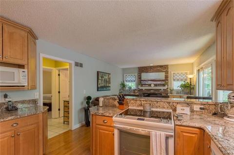 911 Totem Woods Ct, Manchester, MO 63021 photo 12