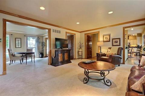 426 Alverston Ct, Ballwin, MO 63021 photo 7