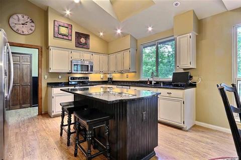 426 Alverston Ct, Ballwin, MO 63021 photo 10