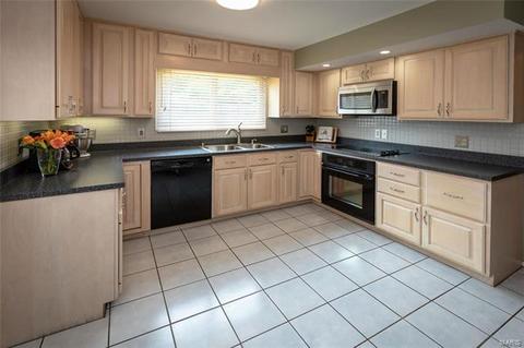251 Towercliffe Dr, Ballwin, MO 63021 photo 8