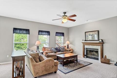 1939 Lunenburg Dr, Saint Peters, MO 63376 photo 5