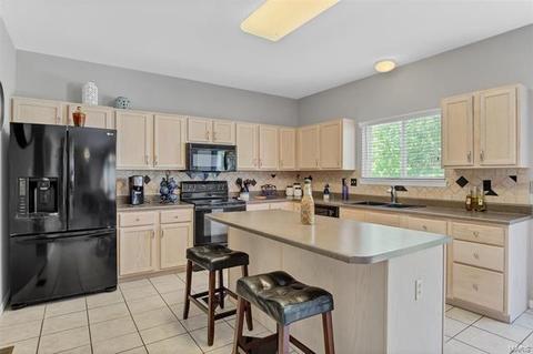 1939 Lunenburg Dr, Saint Peters, MO 63376 photo 9