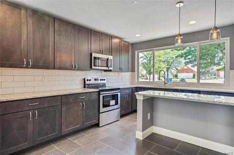 129 Holloway Rd, Ballwin, MO 63011 photo 2