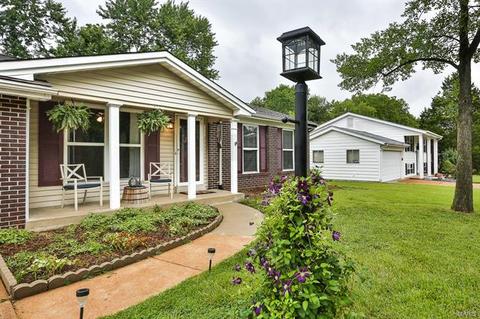 303 Warwick Ln, Manchester, MO 63021 photo 3