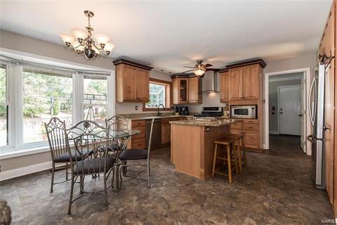 532 Rolling Glen Ln, Ballwin, MO 63011 photo 9