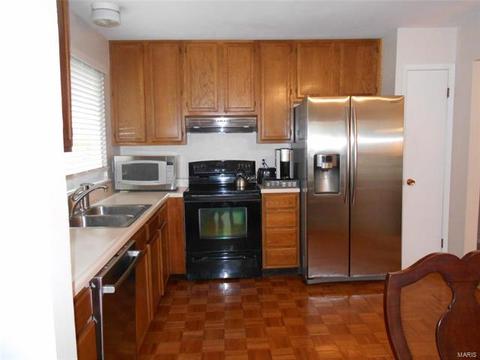 954 Oakfield Dr, Ballwin, MO 63021 photo 3