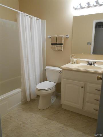 954 Oakfield Dr, Ballwin, MO 63021 photo 18