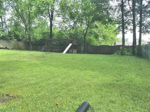 377 Messina, Ballwin, MO 63021 photo 2