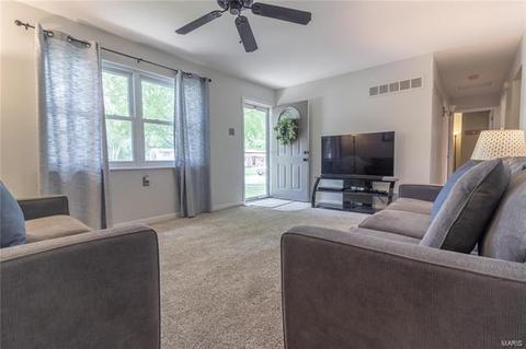 3264 Highgate Ln, Saint Charles, MO 63301 photo 4