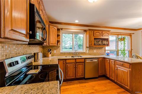 406 Nottingham Dr, Ballwin, MO 63011 photo 9