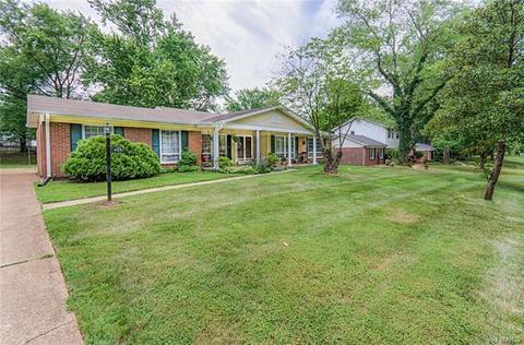 406 Nottingham Dr, Ballwin, MO 63011 photo 2